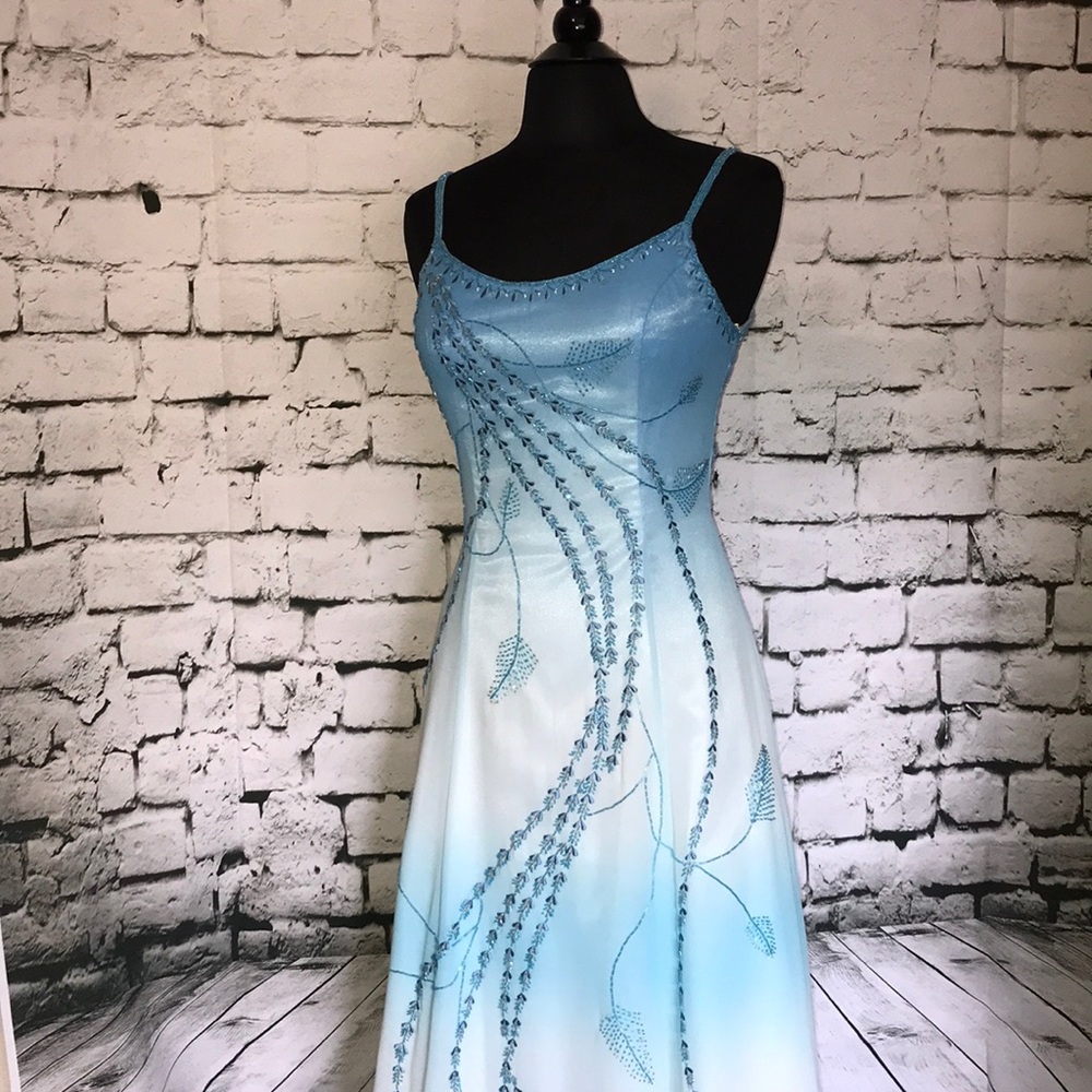 Hand beaded prom dress - Picture 4 of 8